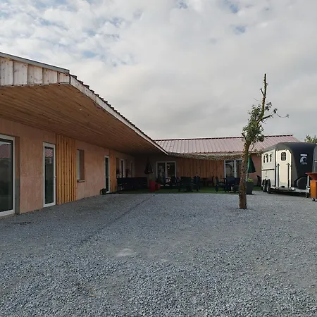 Aux 4 Vues Campsite *
